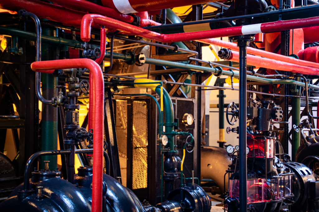 red-and-gray-industrial-machinery-w1920
